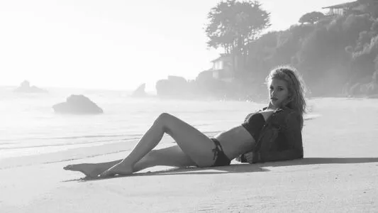 Lili Reinhart / Unpublished Photos / lilireinhart nude photo #0107