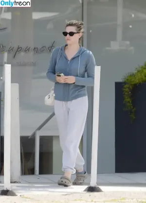Lili Reinhart / Unpublished Photos / lilireinhart nude photo #0423