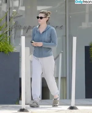 Lili Reinhart / Unpublished Photos / lilireinhart nude photo #0426