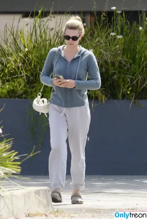 Lili Reinhart / Unpublished Photos / lilireinhart nude photo #0427