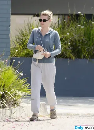Lili Reinhart / Unpublished Photos / lilireinhart nude photo #0435