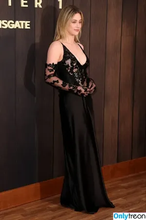 Lili Reinhart / Unpublished Photos / lilireinhart nude photo #0447
