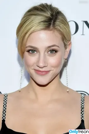 Lili Reinhart / Unpublished Photos / lilireinhart nude photo #0513