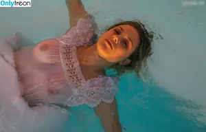 Lili Reinhart / Unpublished Photos / lilireinhart nude photo #0528