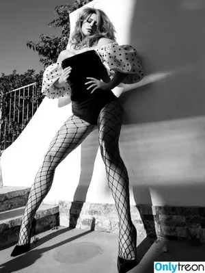 Lili Reinhart / Unpublished Photos / lilireinhart nude photo #0541