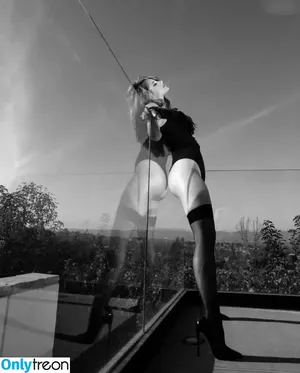 Lili Reinhart / Unpublished Photos / lilireinhart nude photo #0545