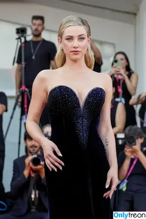 Lili Reinhart / Unpublished Photos / lilireinhart nude photo #0819