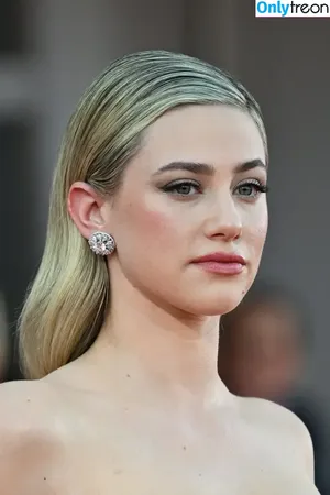 Lili Reinhart / Unpublished Photos / lilireinhart nude photo #0826