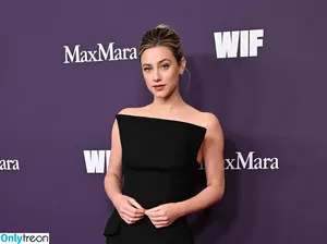 Lili Reinhart / Unpublished Photos / lilireinhart nude photo #0854