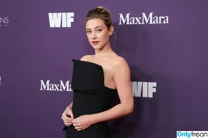 Lili Reinhart / Unpublished Photos / lilireinhart nude photo #0883