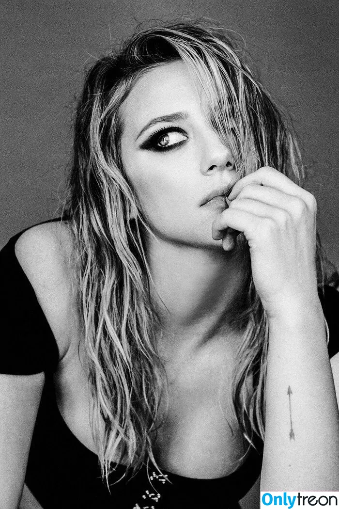 Lili Reinhart nude photo #0071 (Unpublished Photos / lilireinhart)