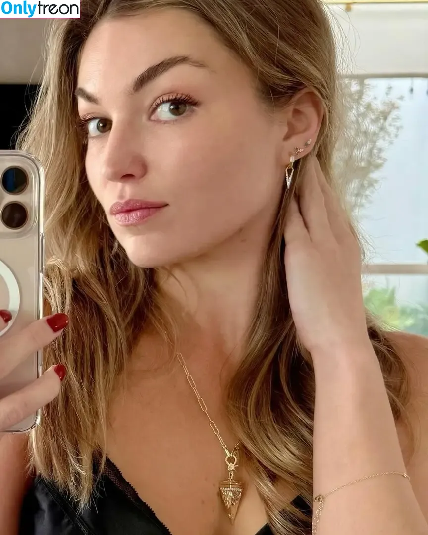 Lili Simmons nude photo #0253 (jasminesimmons / liliflower33)