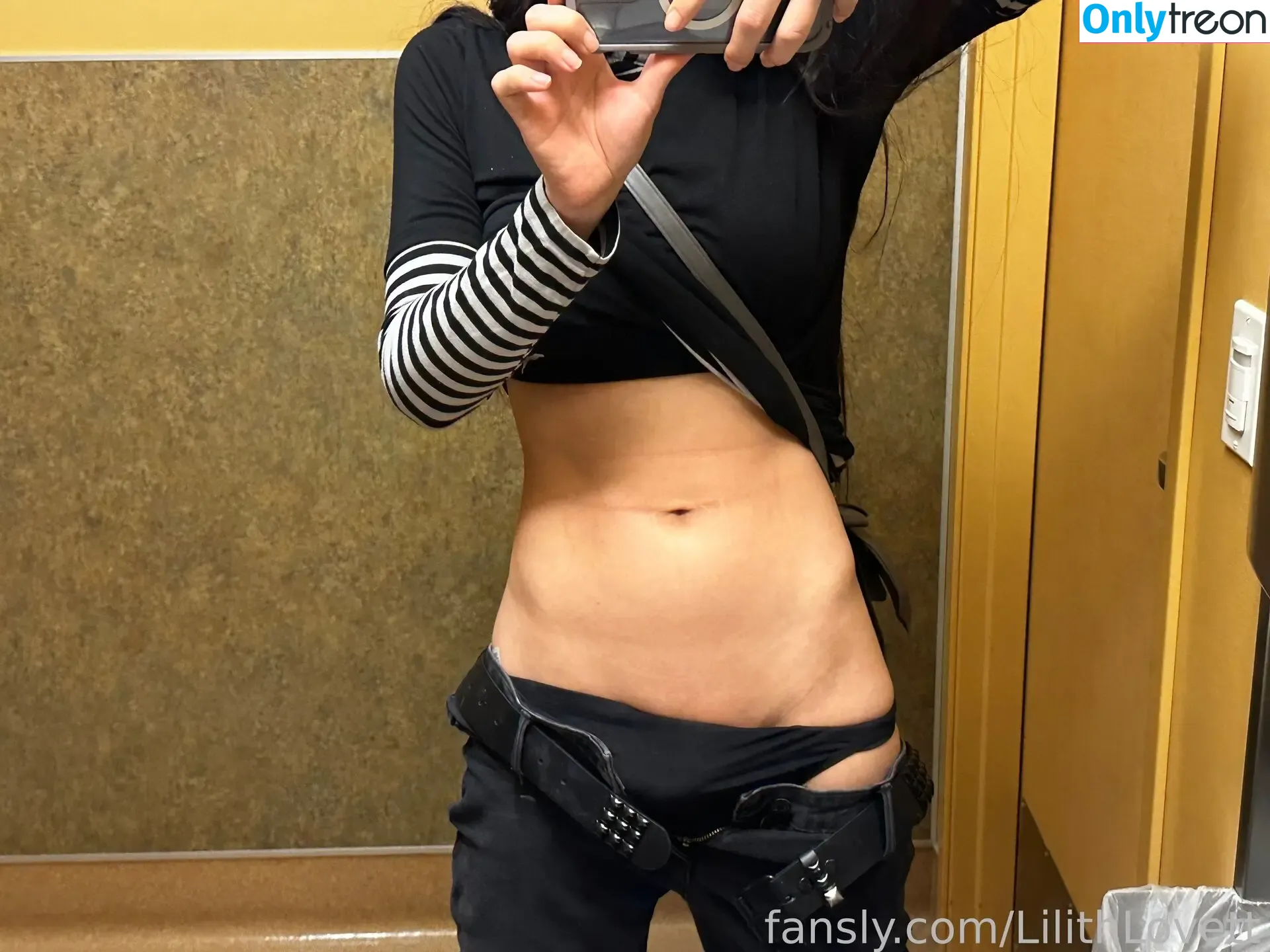 LilithLovett nude photo #0096 (lilith.loveit)