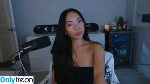 lilkasian / haleyy.nguyen / lil.jaz nude photo #0031