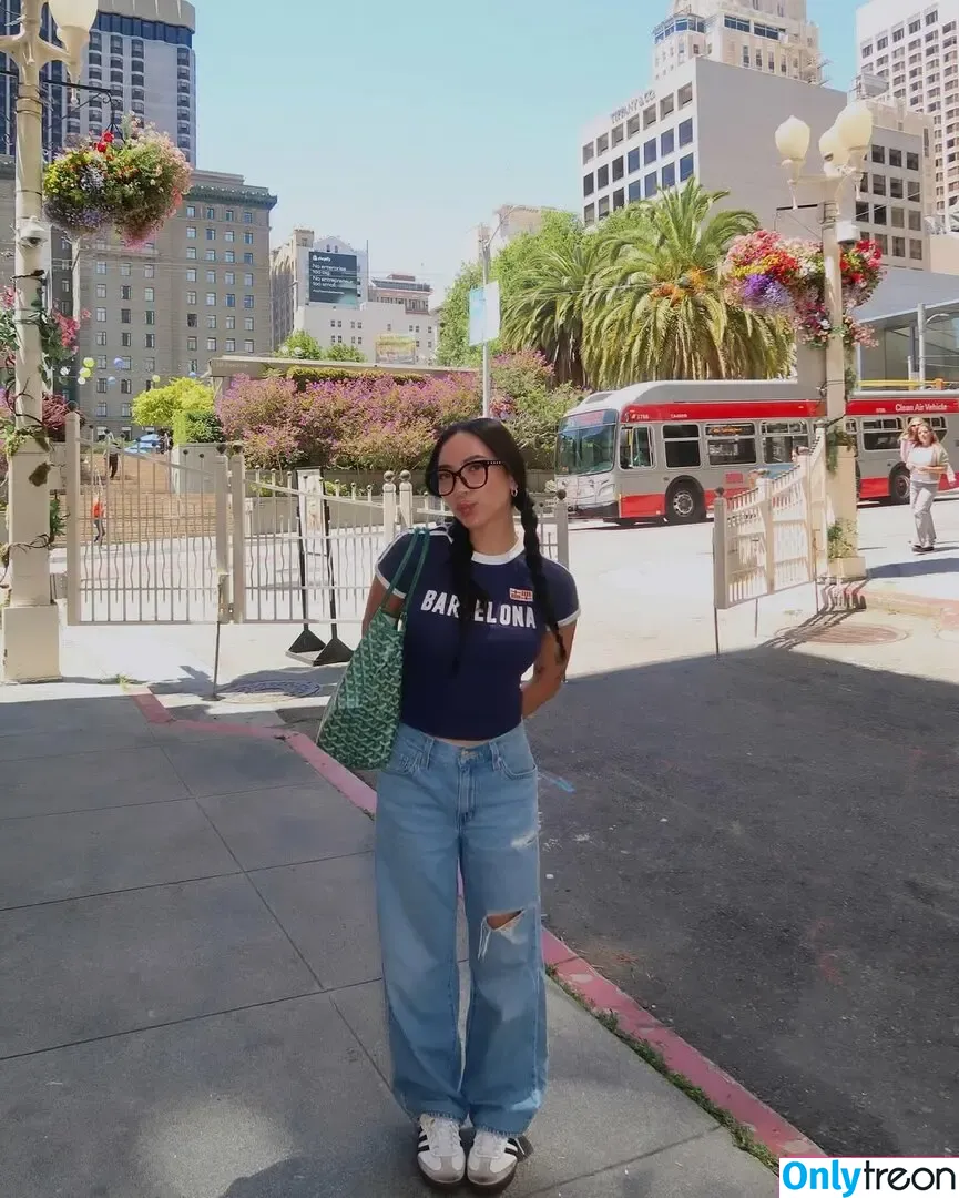 lilkasian nude photo #0009 (haleyy.nguyen / lil.jaz)