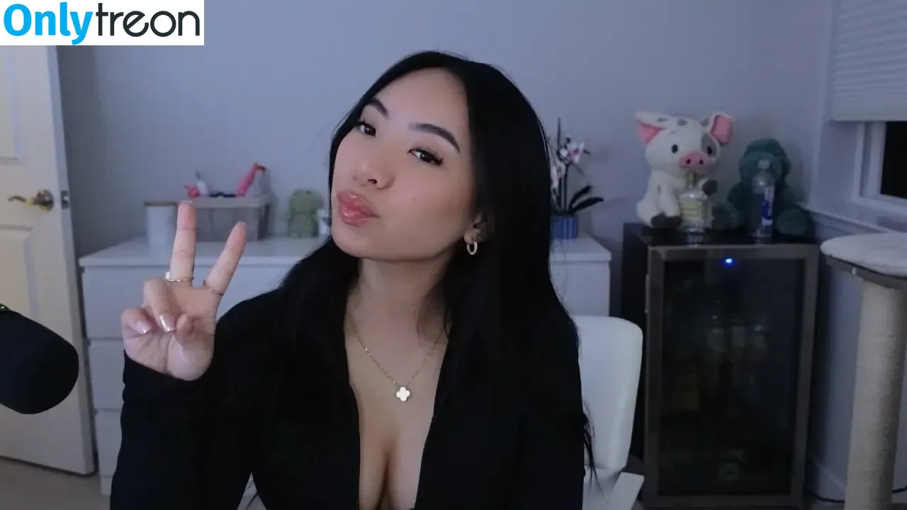 lilkasian nude photo #0026 (haleyy.nguyen / lil.jaz)