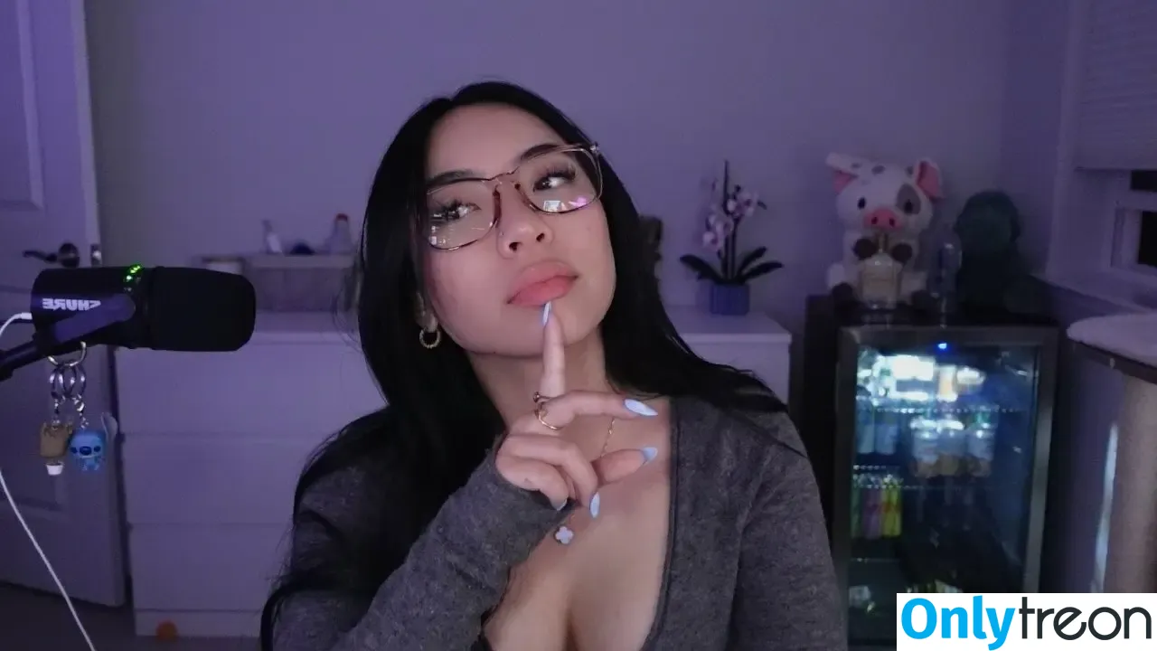lilkasian nude photo #0027 (haleyy.nguyen / lil.jaz)