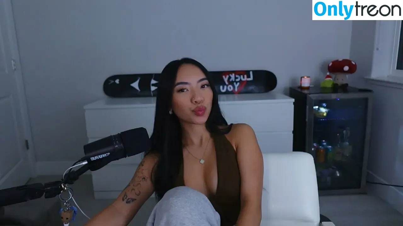 lilkasian nude photo #0029 (haleyy.nguyen / lil.jaz)