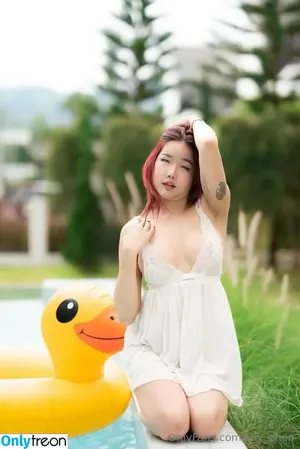 lilly_chen / lizardbelly nude photo #0092