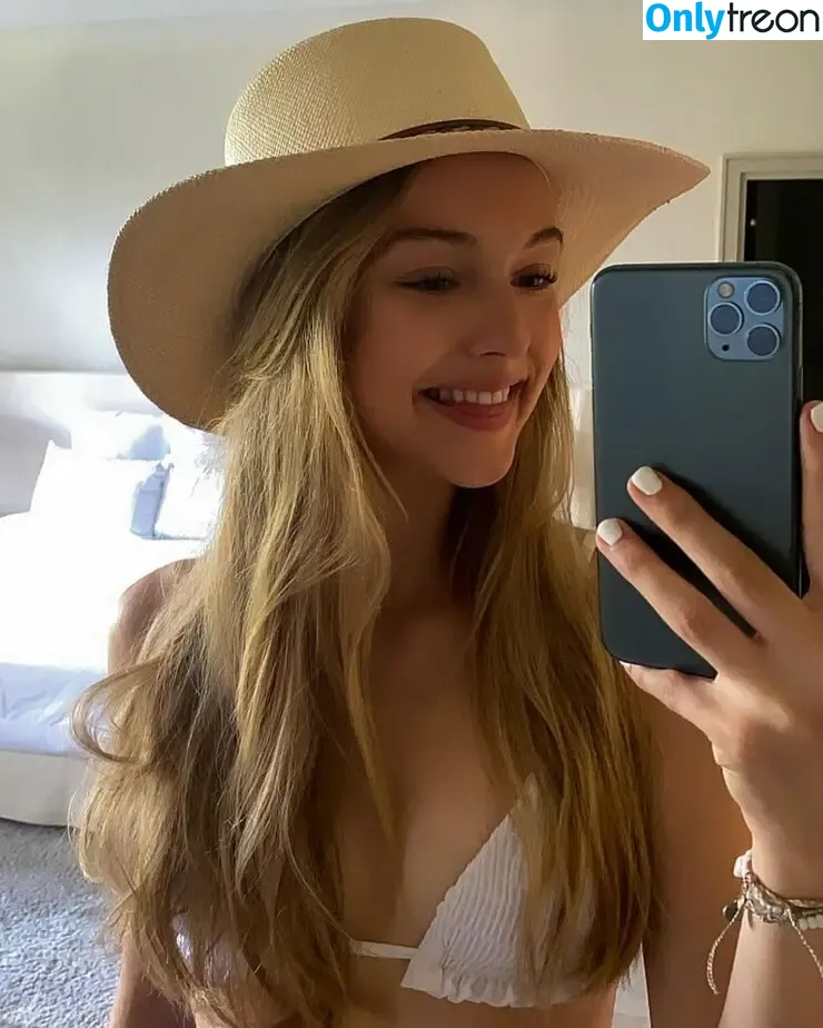 Lilly Krug nude photo #0009 (lillykrug)