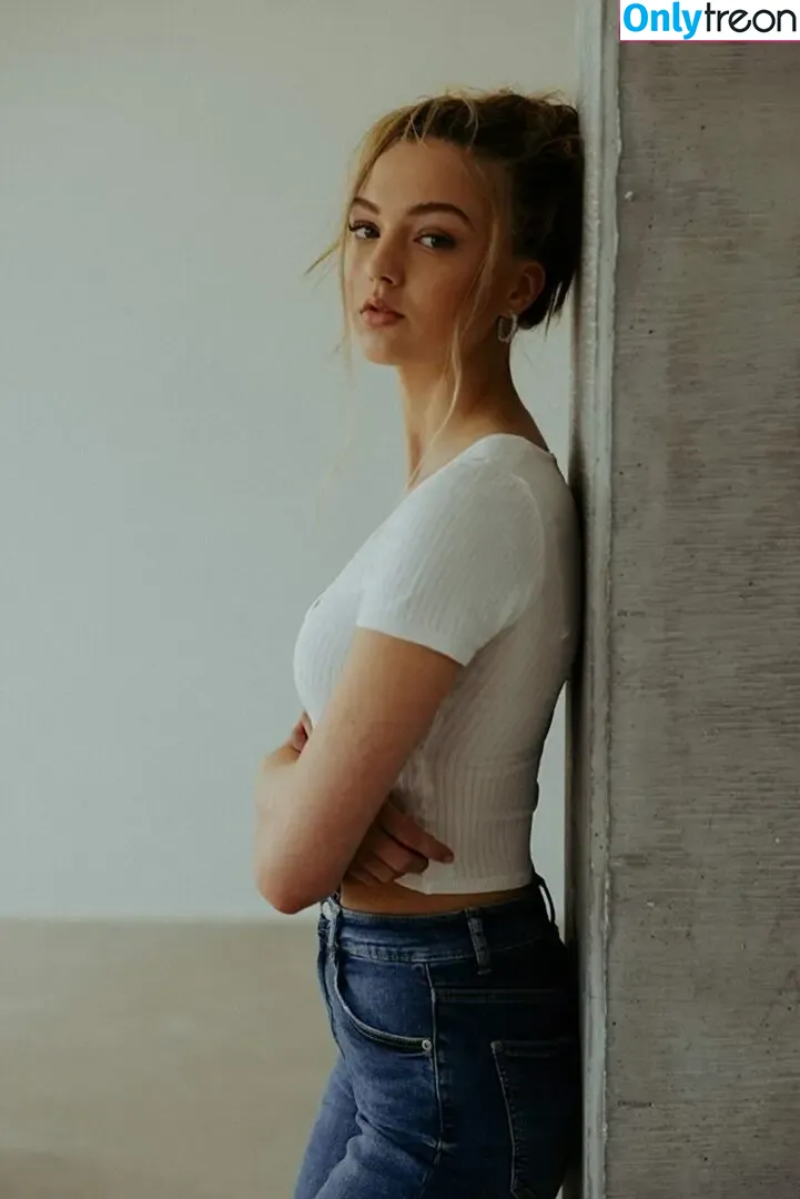 Lilly Krug nude photo #0020 (lillykrug)