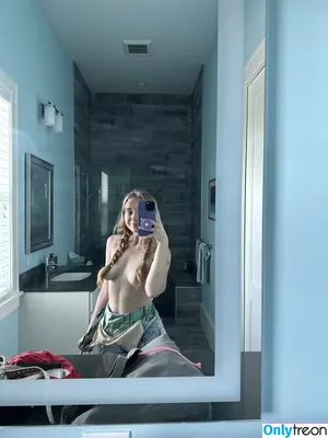 lillyellexo nude photo #0020