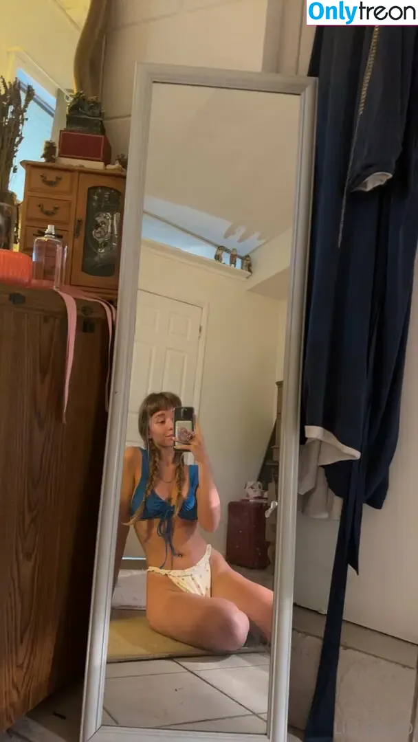 lillyellexo nude photo #0032 (lillyellexo)