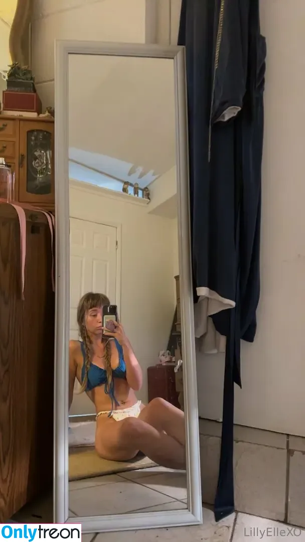 lillyellexo nude photo #0033 (lillyellexo)