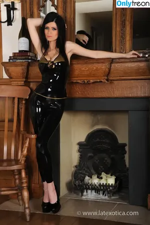 Lillyroma1982 / Lilly Roma / lillyroma32 nude photo #0489