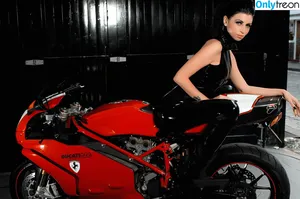Lillyroma1982 / Lilly Roma / lillyroma32 nude photo #1097