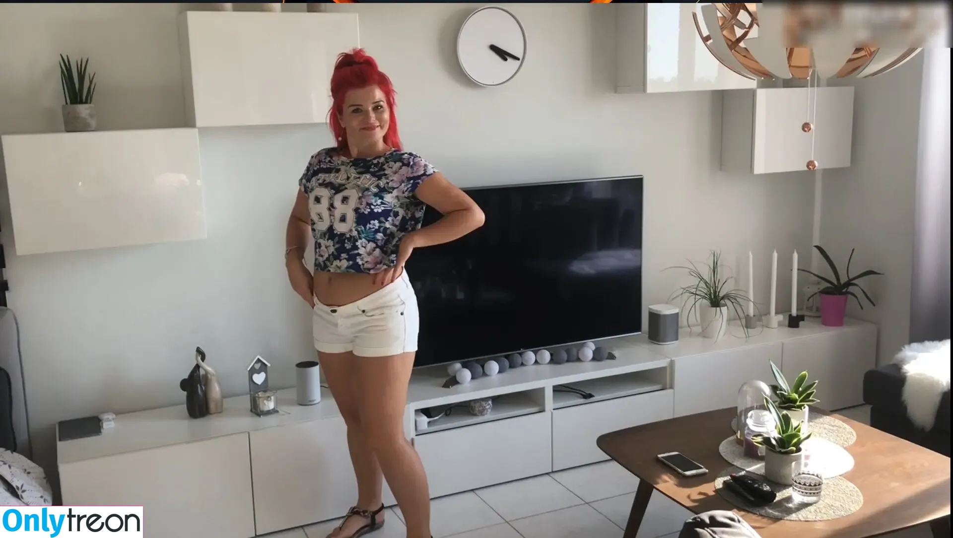 Lilouluv nude photo #0027 (Aneta / Lilou Luv / anetafiggutx / lilouluv_)