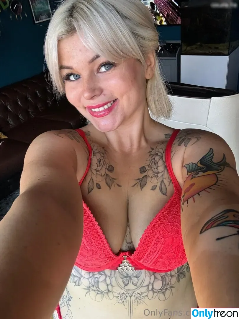 Lilouluv nude photo #0095 (Aneta / Lilou Luv / anetafiggutx / lilouluv_)