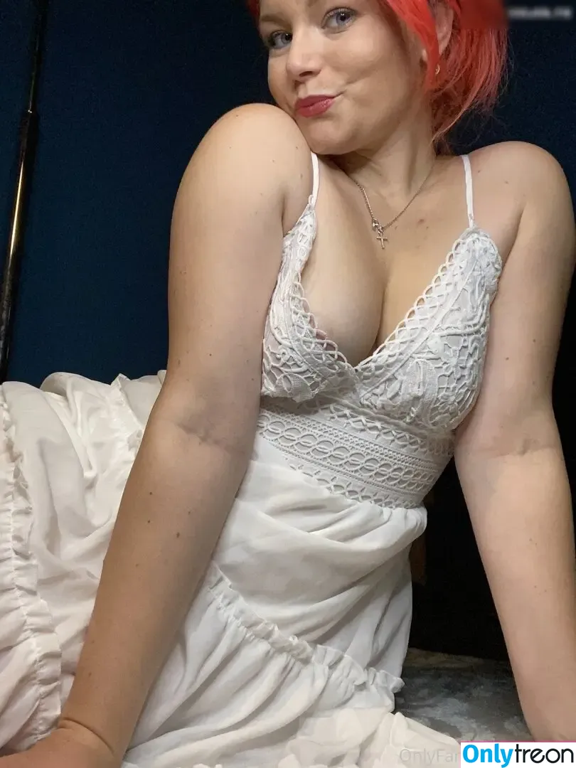Lilouluv nude photo #0126 (Aneta / Lilou Luv / anetafiggutx / lilouluv_)