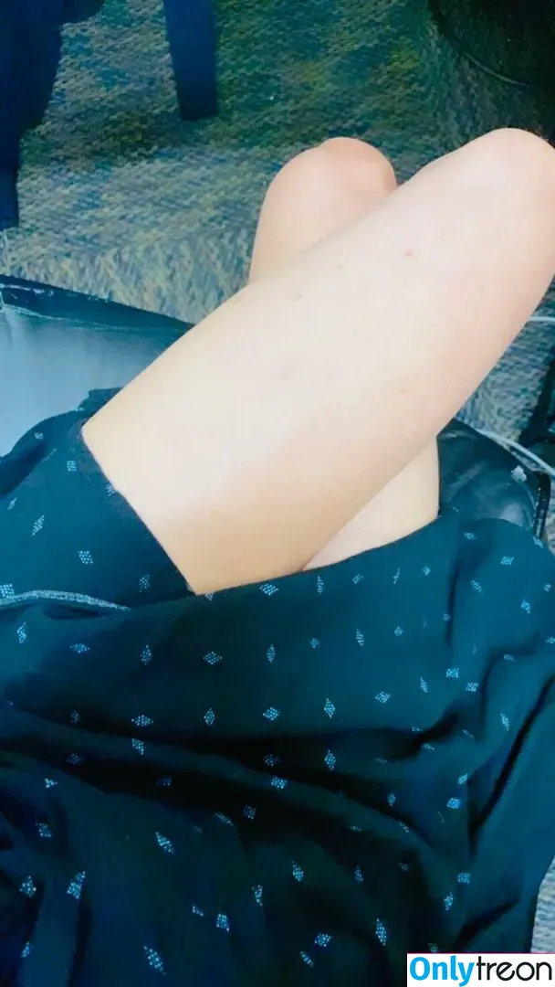 lilrosiedoll nude photo #0124 (rosiegirllondon)