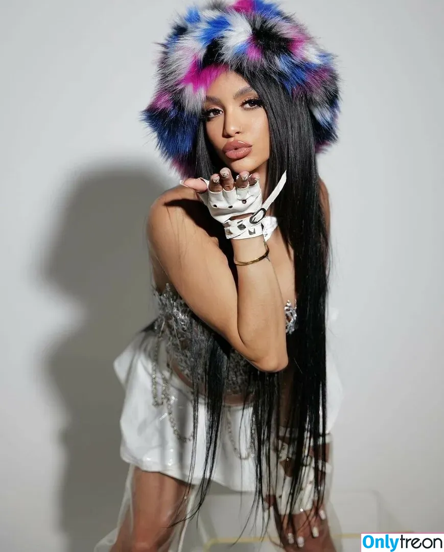 Lilveronicar nude photo #0250 (Veronica Rodriguez / vrodlive)