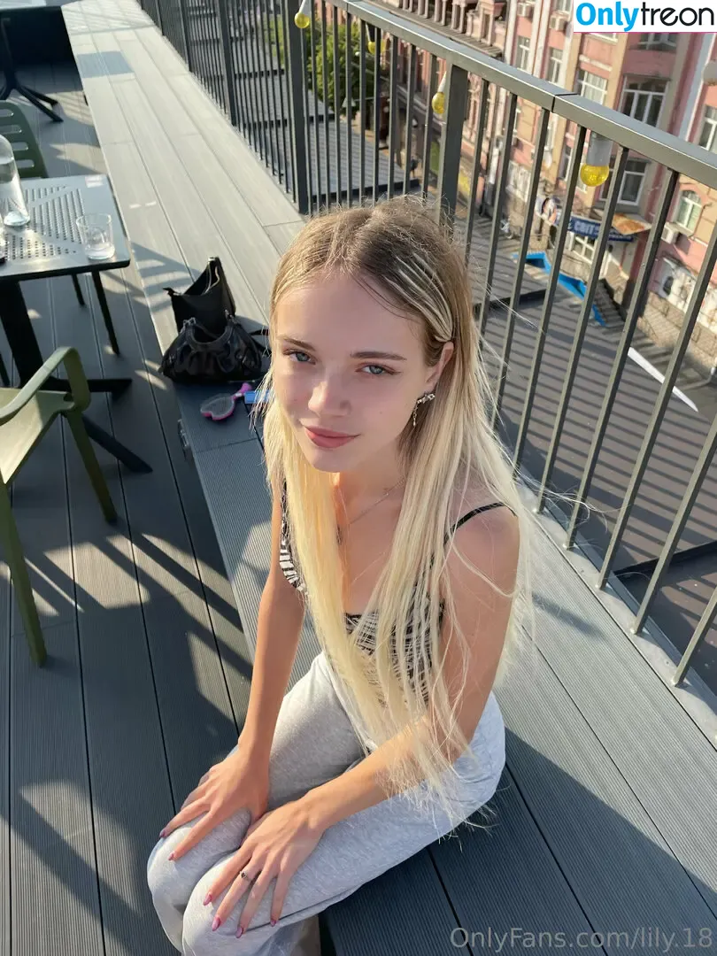 lily.18 nude photo #0033 (lilychlonin)