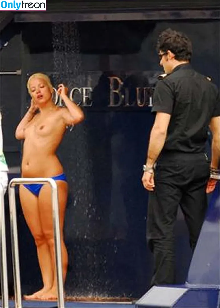 Lily Allen nude photo #0011 (lilyallen)