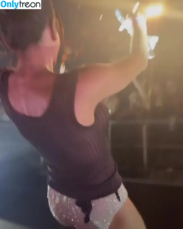 Lily Allen nude photo #0676 (lilyallen)