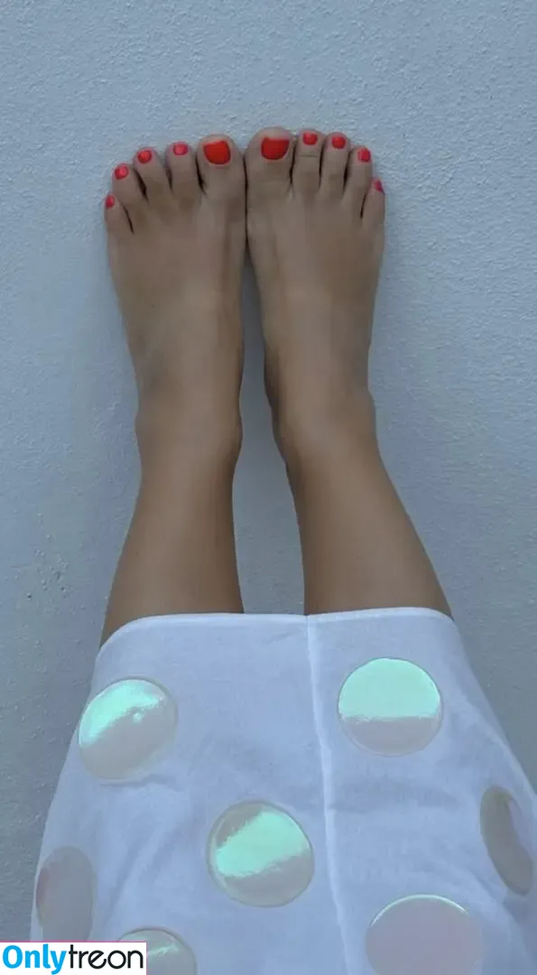 Lily Allen nude photo #0685 (lilyallen)