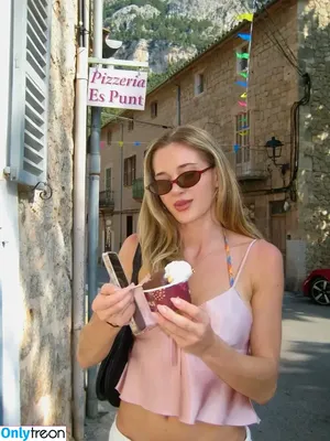 Lily Bowman / lily_bowman nude photo #0113