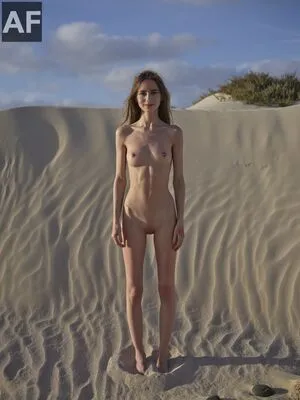 Lily Collins / lilyjcollins nude photo #0238