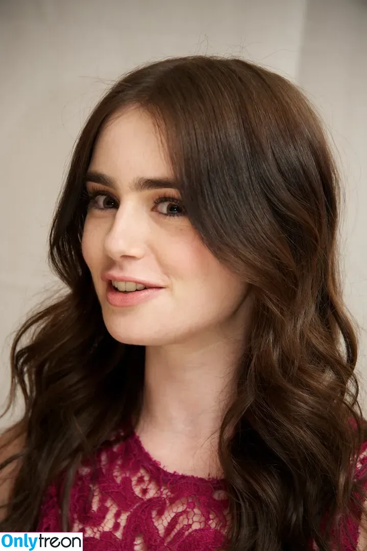 Lily Collins nude photo #0001 (lilyjcollins)
