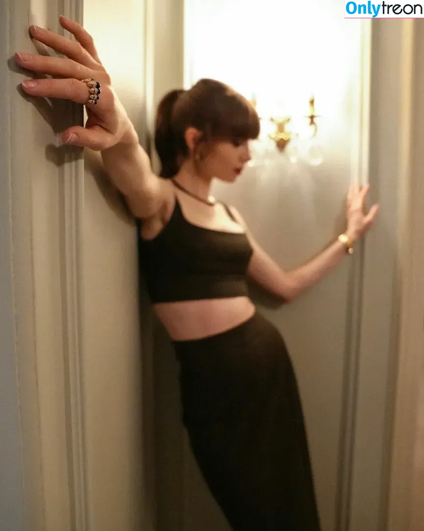 Lily Collins nude photo #0063 (lilyjcollins)