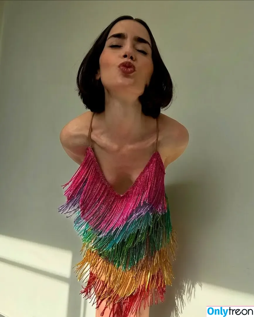 Lily Collins nude photo #1242 (lilyjcollins)