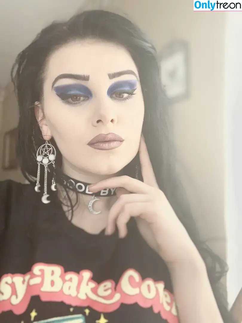 Lily Flood nude photo #0006 (_Stacys_Mom / cry_baby_brat / lilyflood / lilyflood0 / stacysgothmom / trentonflood)
