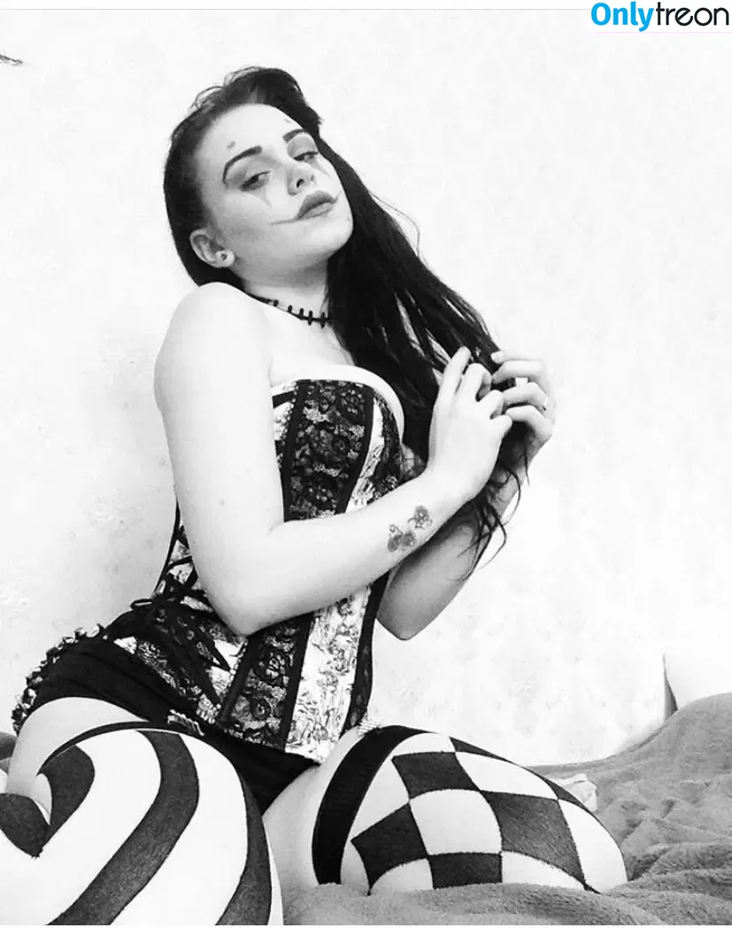 Lily Flood nude photo #0010 (_Stacys_Mom / cry_baby_brat / lilyflood / lilyflood0 / stacysgothmom / trentonflood)