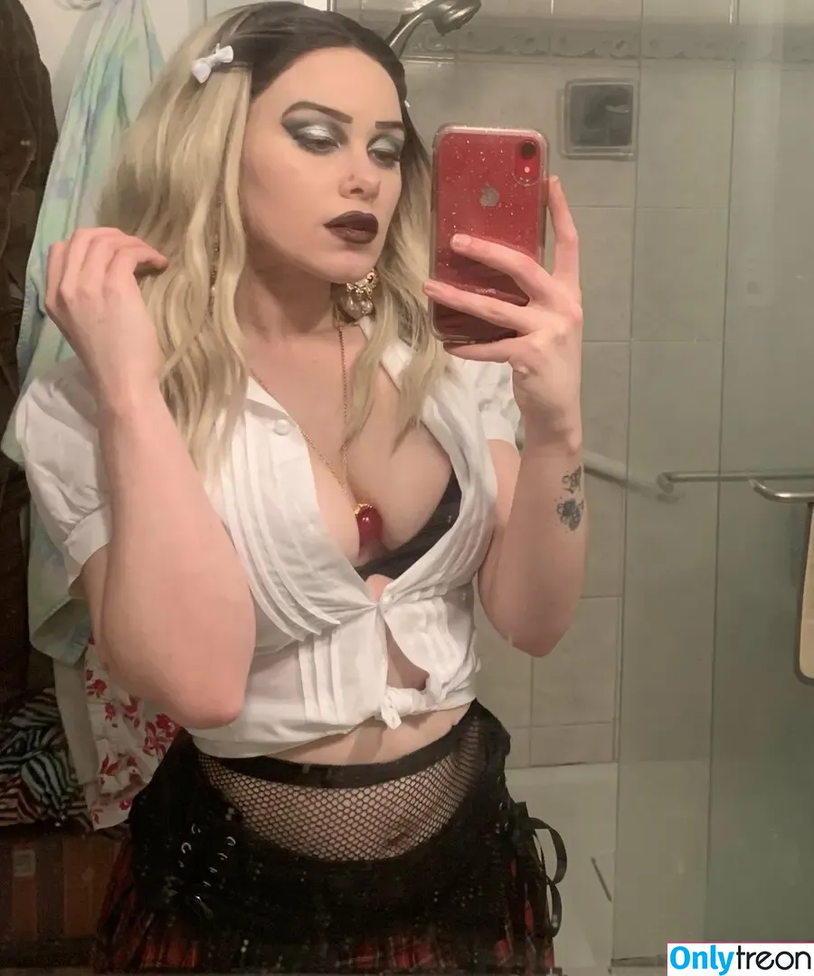 Lily Flood nude photo #0013 (_Stacys_Mom / cry_baby_brat / lilyflood / lilyflood0 / stacysgothmom / trentonflood)