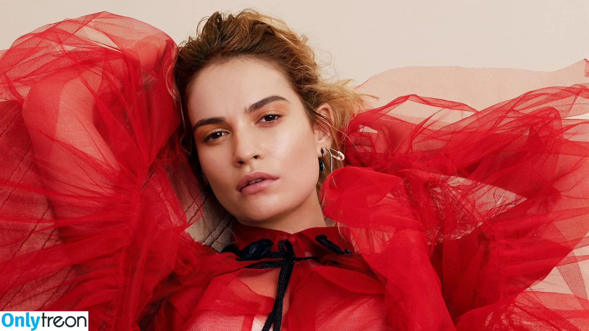 Lily James nude photo #0098 (lillyjames / lilyjamesofficial)