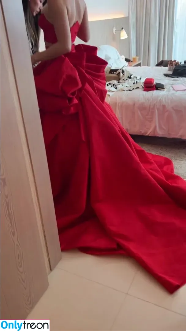 Lily James nude photo #0154 (lillyjames / lilyjamesofficial)