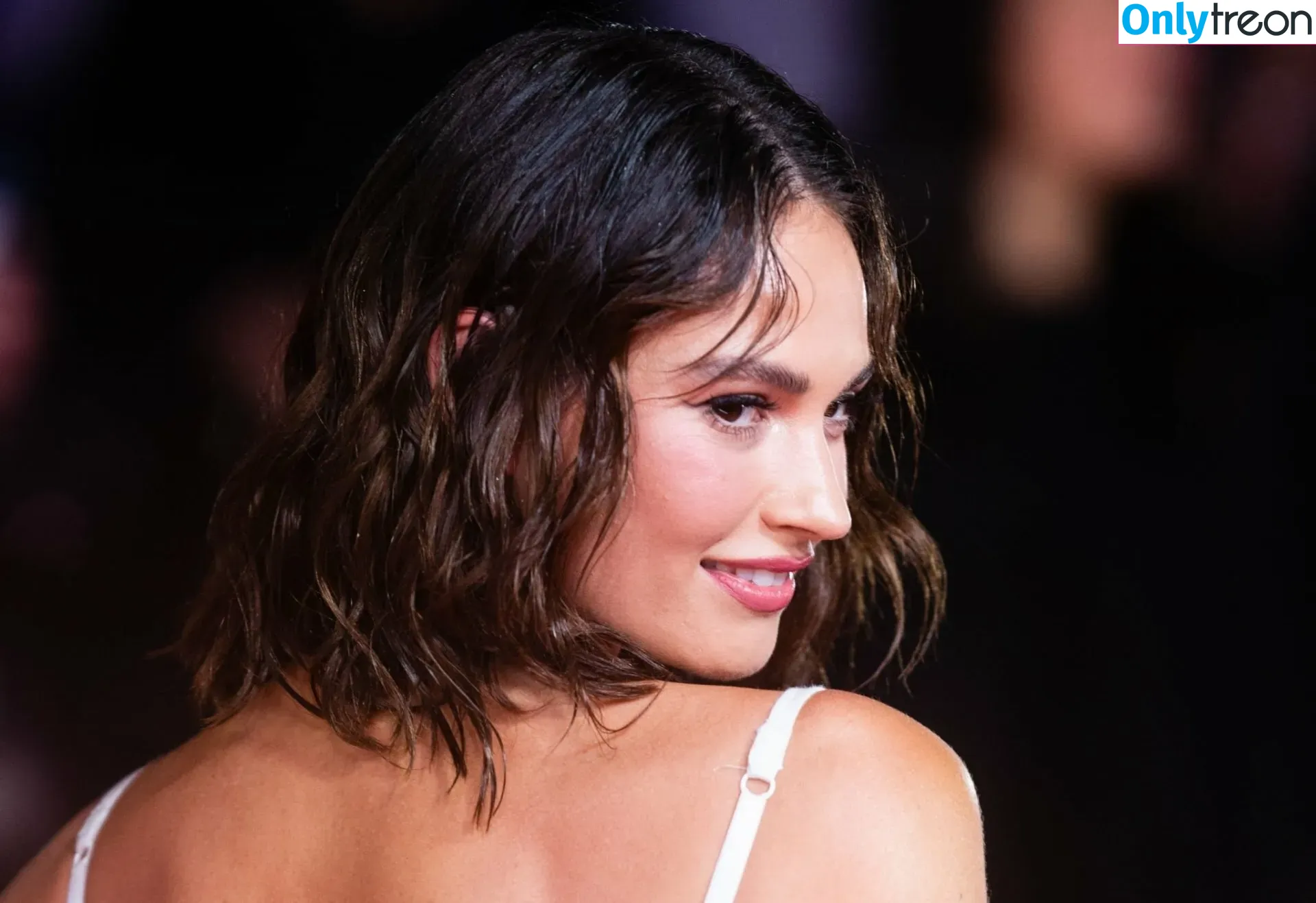 Lily James nude photo #0192 (lillyjames / lilyjamesofficial)